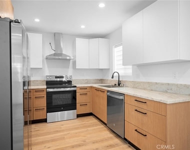 11049 Yarmouth Avenue - Photo Thumbnail 9