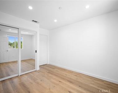 11049 Yarmouth Avenue - Photo Thumbnail 12