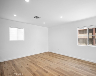 11049 Yarmouth Avenue - Photo Thumbnail 8
