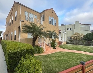 1046 S Citrus Avenue - Photo Thumbnail 2