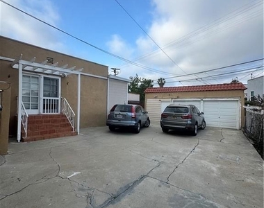 1046 S Citrus Avenue - Photo Thumbnail 42