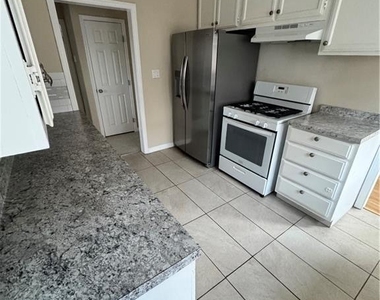 1046 S Citrus Avenue - Photo Thumbnail 26