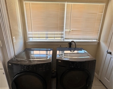 1046 S Citrus Avenue - Photo Thumbnail 69