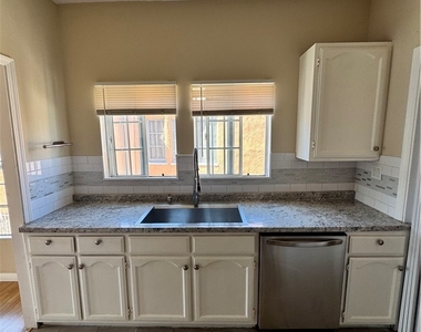 1046 S Citrus Avenue - Photo Thumbnail 65