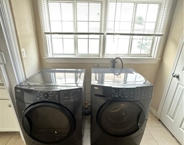 1046 S Citrus Avenue - Photo Thumbnail 30