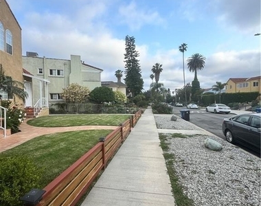 1046 S Citrus Avenue - Photo Thumbnail 11