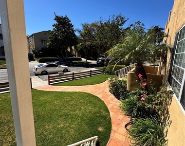 1046 S Citrus Avenue - Photo Thumbnail 54