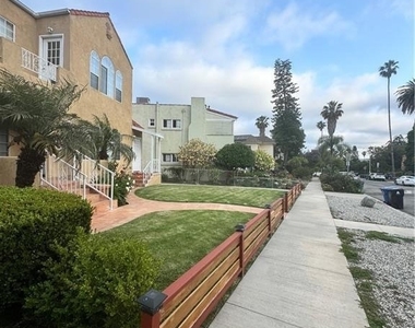 1046 S Citrus Avenue - Photo Thumbnail 5