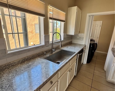 1046 S Citrus Avenue - Photo Thumbnail 71