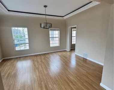 1046 S Citrus Avenue - Photo Thumbnail 19