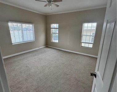 1046 S Citrus Avenue - Photo Thumbnail 37