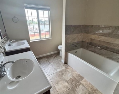 1046 S Citrus Avenue - Photo Thumbnail 34