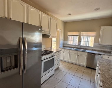 1046 S Citrus Avenue - Photo Thumbnail 68