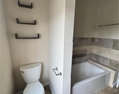 1046 S Citrus Avenue - Photo Thumbnail 36