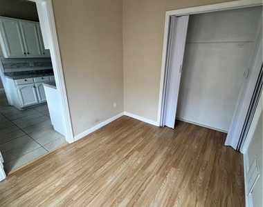 1046 S Citrus Avenue - Photo Thumbnail 24