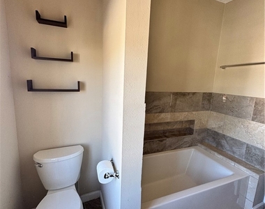 1046 S Citrus Avenue - Photo Thumbnail 57