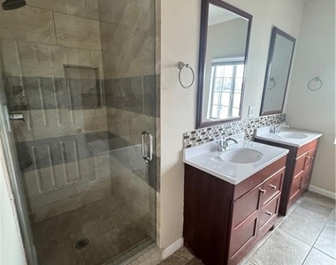 1046 S Citrus Avenue - Photo Thumbnail 33