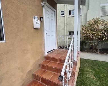 1046 S Citrus Avenue - Photo Thumbnail 10