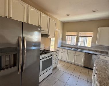 1046 S Citrus Avenue - Photo Thumbnail 67