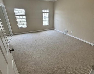 1046 S Citrus Avenue - Photo Thumbnail 35