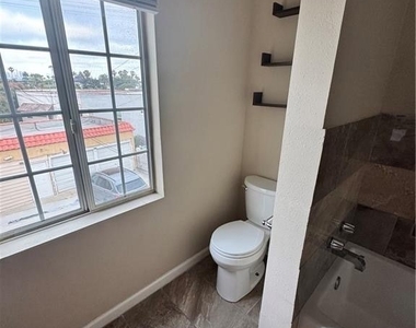 1046 S Citrus Avenue - Photo Thumbnail 31