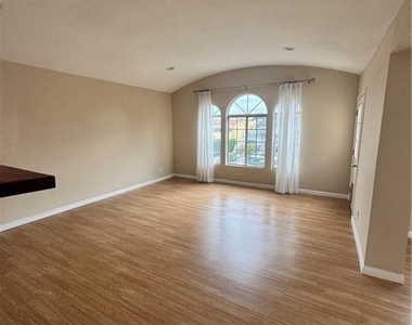 1046 S Citrus Avenue - Photo Thumbnail 39