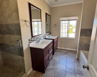 1046 S Citrus Avenue - Photo Thumbnail 61