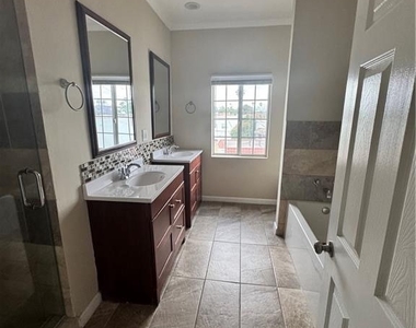 1046 S Citrus Avenue - Photo Thumbnail 28