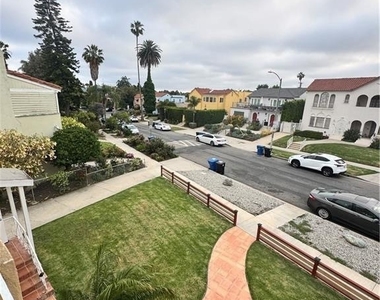 1046 S Citrus Avenue - Photo Thumbnail 8