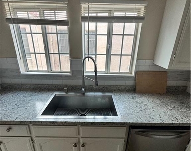 1046 S Citrus Avenue - Photo Thumbnail 20