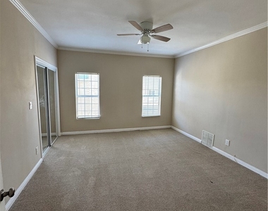 1046 S Citrus Avenue - Photo Thumbnail 60