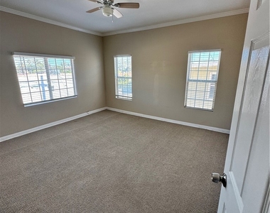 1046 S Citrus Avenue - Photo Thumbnail 58