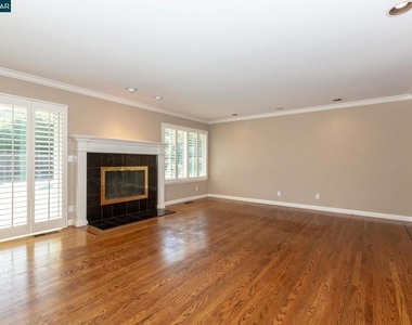 432 Stonefield Pl - Photo Thumbnail 4