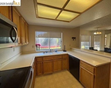 1961 Hemlock Drive - Photo Thumbnail 9