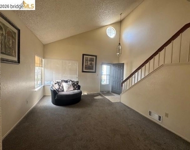 1961 Hemlock Drive - Photo Thumbnail 6