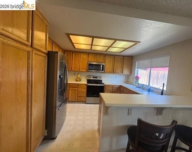 1961 Hemlock Drive - Photo Thumbnail 7