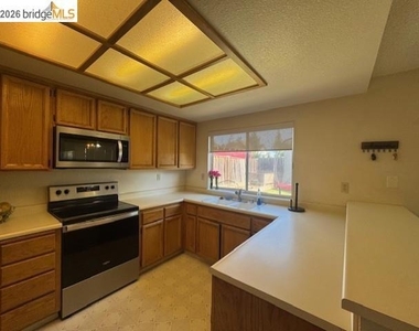 1961 Hemlock Drive - Photo Thumbnail 8