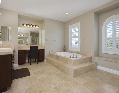 3272 Ashbourne Cir - Photo Thumbnail 18