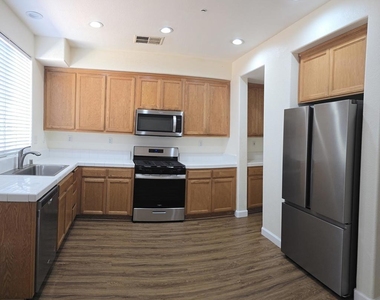 147 Trent Pl - Photo Thumbnail 8