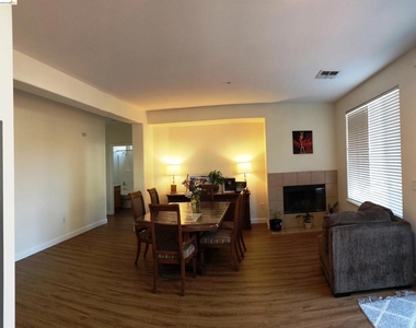 147 Trent Pl - Photo Thumbnail 6
