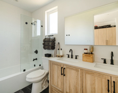 4460 Maplewood Avenue - Photo Thumbnail 18