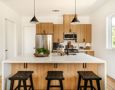 4460 Maplewood Avenue - Photo Thumbnail 4