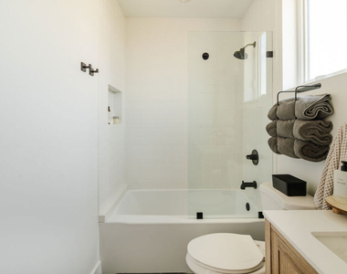 4460 Maplewood Avenue - Photo Thumbnail 14