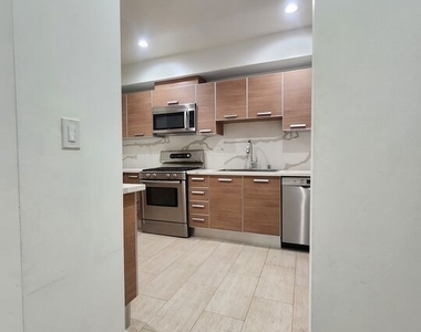 147 S Doheny Drive - Photo Thumbnail 2