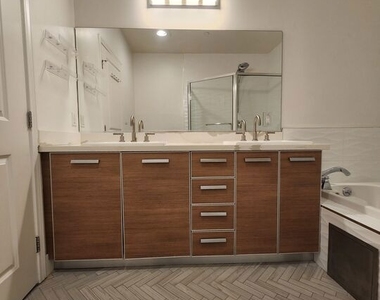 147 S Doheny Drive - Photo Thumbnail 31