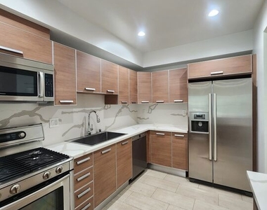 147 S Doheny Drive - Photo Thumbnail 4