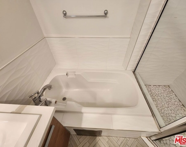 147 S Doheny Drive - Photo Thumbnail 33
