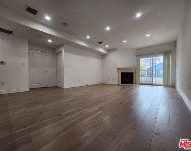 147 S Doheny Drive - Photo Thumbnail 13