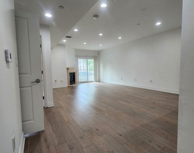 147 S Doheny Drive - Photo Thumbnail 10