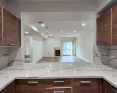 147 S Doheny Drive - Photo Thumbnail 6